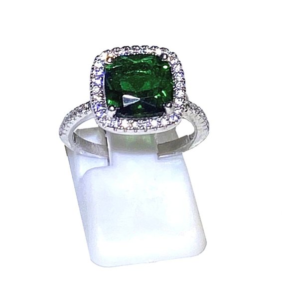 Cushion Cut Synthetic Emerald & Diamond Ring - Size 6 or 8 - Picture 1 of 5